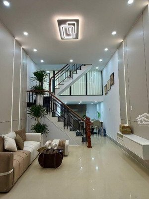 nhà mới 3 tầng 3 phòng ngủ, hẻm xe hơi thông tân kỳ tân quý sát aeon tân phú, 40m2 chỉ 5 tỷ