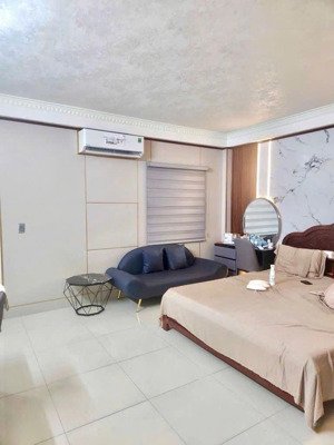 sieu phẩm 3 tầng nhà mới chủ thiết kế rất đẹp , dt 100m 5 x 20 nhà mặt tiền đường 8m đường đt 743c