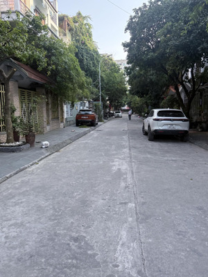 bán nhà riêng phân lô tại đường tân mai, giá 24,5 tỷ, 80m2 x 5 tầng. ô tô tránh đỗ, vỉa hè rộng