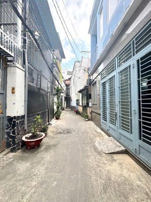 cách mạng tháng tám - hoà hưng quận 10 - 38 m2 - nở hậu - lô góc - 7.05 tỷ ,