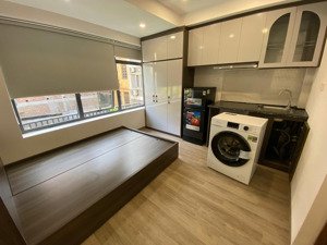 bán tòa chdv nguyễn ngọc vũ,91.3m*7t tm , 21pkk, 2 mặt ngõ trước sau, 30m ra ô tô, dt130tr/th, pccc