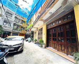 nhà đẹp ! phố chùa hà 42m, 3 mặt thoáng, dân xây, 6 tầng, ô tô đỗ cửa , full nt , chỉ 13,8 tỷ