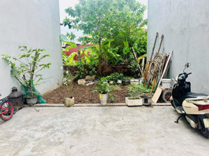 chưa đầy 6 tỷ quý khách rinh được ngay mảnh đất vuông đẹp, ô tô đỗ cửa dt 40m2 , mt 5,2m