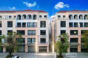 shophouse đường đại dương có sân vườn, trên đường lớn , lối ra của cư dân chung cư, gần cổng đô thị