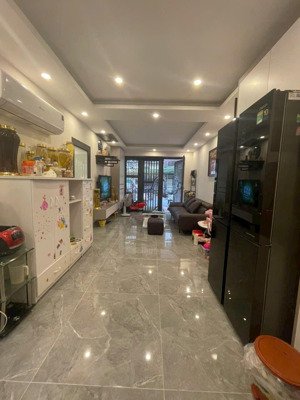 siêu hiếm nghĩa tân tầng 1 trung tâm cầu giấy 76,9m 2pn/2wc giá cực tốt ô tô đỗ cửa 6,95 tỷ