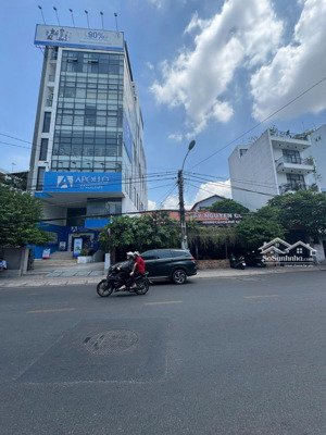 hạ 6 tỷ - siêu phẩm góc 2 mt lê quang định, bình thạnh, dt 10x29m, hđt 200tr/tháng, 79 tỷ