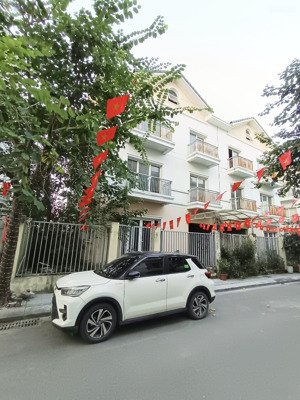 bán biệt thự lô góc - cực phẩm sống đẳng cấp - yên bình ngay vinhomes cổ loa.