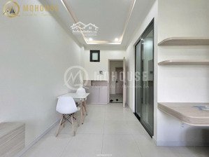 căn hộ 1 phòng ngủ ban công mặt trước đón ánh sáng tự nhiên, thiết kế hiện đại với tone màu sáng