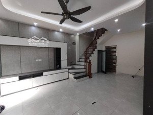 bán nhà trung tâm quận nam từ liêm - cầu diễn - diện tích 34 m -5 tầng - 20 m ra ô tô tránh