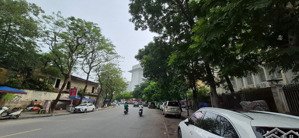 mặt phố trần đại nghĩa hbt hà nội. mặt tiền 16 mét toà nhà 7 tầng giá 34.x tỷ lh: 