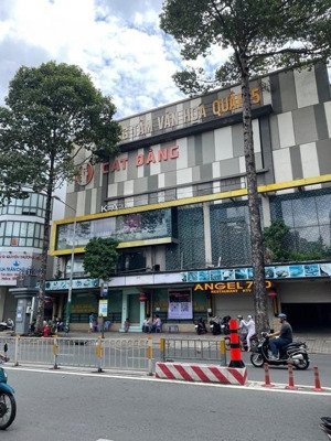 nhà bán đường trần hưng đạo quận 5 - ngang 4m nở hậu 6m - gần đh sài gòn, đh sư phạm