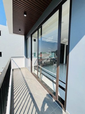 mặt ngõ 264 ngọc thụy gara 2 ô tô 6 tầng thang máy nhà đẹp như mới thiết kế đỉnh cao