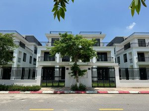 gia đình đổi nơi ở bán 300m2 bt hud mê linh có 2 mặt tiền cn hđmb 70% 16.5 tỷ. lh: zalo