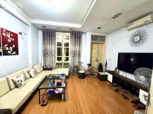 Bán nhà đường Láng_7 chỗ ngủ nhà_ mt rộng_55m2_giá chào 14 tỷ