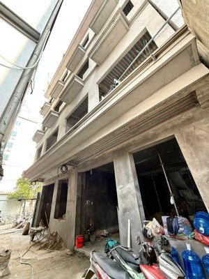 nhà mới xây 5 tầng thang máy, oto 16 chỗ đỗ cổng, 20m ra mặt phố pvđ, mặt tiền rộng 5,9m