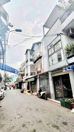 lê tư tài,phú nhuận-nhà mặt tiền 72m2(6x12)- 3 tầng + sân thượng-2pn -hẻm xe hơi-ô tô ngủ trong nhà