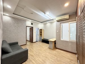 cho thuê 1pn + 1pk 40m2 nội thất cơ bản, gần bờ kè trường sa q3,cam kết như hình,free 2 xe