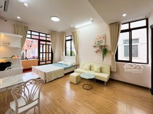 cho thuê căn hộ studio ban công rộng 40m2 giá chỉ 6tr tại quận 7 full nội thất gần dh tdt ,rmit..