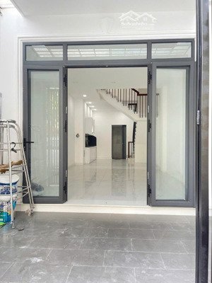 hiếm-nhà 2 mặt thoáng nằm nay chợ + bệnh viện ở quận 2-sổ riêng-hoàn công đủ-3 tầng-phong thuỷ tốt