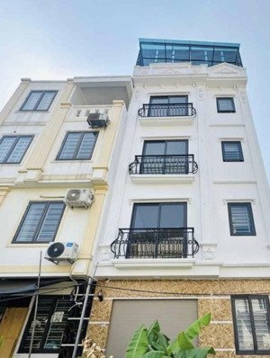 ngã tư nhổn 50m ra kđt kim chung.thừa hưởng mọi tiện ích nhả xây độc lập mới tinh 5tầng ôtô đỗ cửa