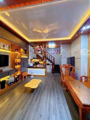 nhà 2 tầng thiết kế đẹp hẻm thông trương thị hoa sát metro quận 12 giá 2.85 tỷ