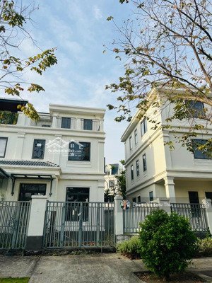 kẹt tiền cần bán nhanh biệt thự view sông lakeview city giá dt 160m giá bán 28,7 tỷ. lh 