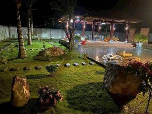 chủ cần tiền bán gấp nhà vương 1049m2 khu nghĩ dưỡng cao cấp ngay hồ dầu tiếng chỉ 3,3 tỷ.