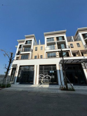 bán nhà mặt tiền shophouse ngay trục chính, sát trường học fpt