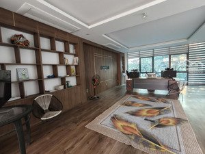 cho thuê văn phòng công ty. yên phụ. tây hồ. hà nội dt: 200m2 tháng máy