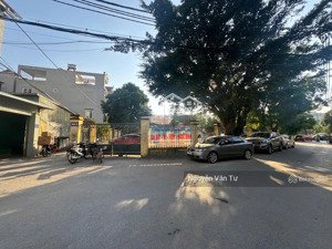 bán đất cực đẹp tặng nhà cấp 4 ngõ rộng ô tô vào thoải mái ngay kđt ngô thì nhậm giá hơn 10 tỷ