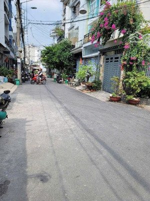 lô góc khu đồng bộ 4 tầng đường hà huy giáp , phường thạnh lộc, q12,dt 68,4m(5,1x13). hẻm 9m, 7,5tỷ