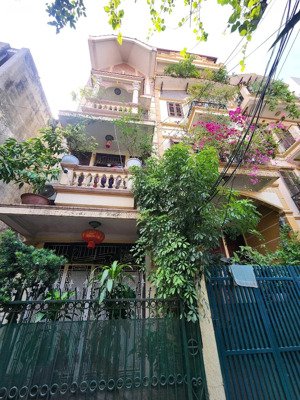 mặt ngõ kim mã, phân lô bộ ngoại giao, ô tô, sau qh trước sau là phố, vườn hoa, vỉa hè, tiện ích.