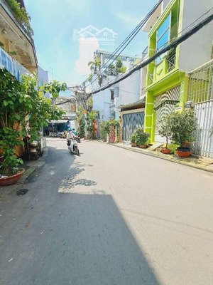 giảm gấp 1 tỉ 500tr _60 m2 (4,6m * 14m ) nhà đẹp 4 tầng bùi đình túy chỉ 8 tỉ gần mặt tiền