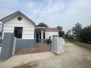 sẵn đất sẵn nhà mới xây giá nhỉnh tỷ xíu