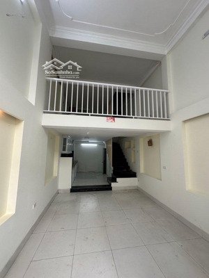 nhà dân xây - ô chờ thang máy -ngõ rộng ôtô vf3 đỗ cửa-thoáng - gần ô tô tránh