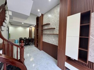 bán nhà riêng hoàng quốc việt - cầu giấy - 27m2, 5 tẩng đủ - ngõ thông - cách ôtô 20m - giá 7.25 tỷ