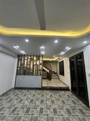 hàng độc. xuân thủy, gần phố, xe ba gác chạy, sổ đỏ đẹp, chủ tự xây, ở thích, ở ngay, 40m2*5t