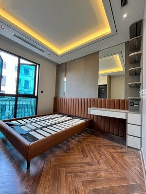 bán nhà đẹp hoa lâm, việt hưng ( ngay sau big c ). 5 tầng xây mới - cách ô tô tránh 20m