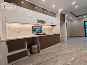 Cần bán căn góc 40m2 nhà 6 tầng, thang máy, ngõ 63/59 Đường Cổ Linh. Cách 200m ra hồ Ben