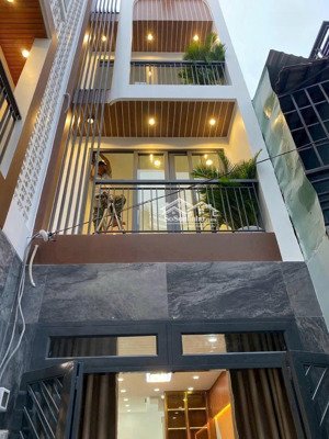 lên sóng căn nhà hẻm nhựa sạch sẽ . chỉ 30m thẳng ra măt tiền nguyên duy cung
giá : 5ty860 tl