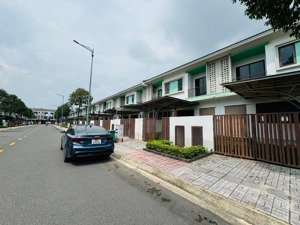 bán suncasa central vsip2a 1 trệt 1 lầu dt 5x20 bàn giao thô giá bán 2.8 tỷ sổ hồng sẵn sang tên