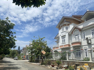 bán nhà 1 trệt 3 lầu kdc trí kiệt đối diện global city, dt 716, giá 15 tỷ