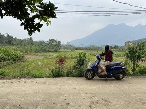 tôi bán đất nhỏ nhỏ nghỉ dưỡng view cánh đồng thơ mộng, có sẵn nhà, sổ đỏ. dt 605m2, giá chỉ 1.2 tỷ