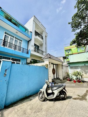 hàng cực phảm.. 6x12mx 3 tầng.. ngay cầu an lộc