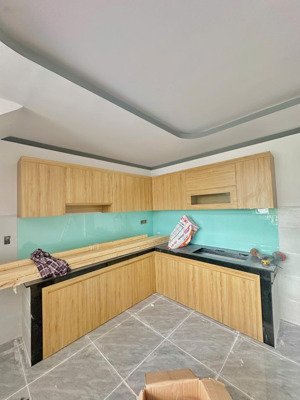 bán gấp nhà đang hoàn thiện ngay chợ tân bình ngã 4 bến cá thuận tiện kinh doanh mua bán