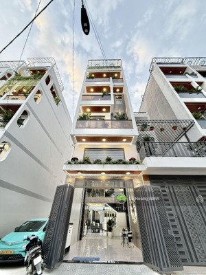 siêu phẩm 4,5m x 25m. 4 tầng có 1 pn dưới. ô thang máy 1/ hẻm nhựa 8m đường tch 18