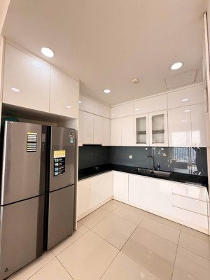 bán căn góc tầng cao thoáng 3pn/2wc đầy đủ nội thất giá còn tl- golden mansion