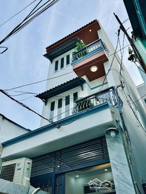 căn nhà 3 tầng, sổ chính chủ 56m2 (4x14m) giá 3,5 tỷ. ngay nhiêu tứ, p7, phú nhuận. khu đường hoa