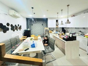 bán nhà mới đẹp mặt tiền khu vip tên lửa 4 tầng 5pn - 5x 18m