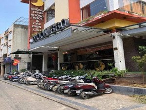 cho thuê nhà mặt phố tại trần hưng đạo, hoàn kiếm: 110mx3t, mt 7m: làm nhà hàng, cafe, showrom, spa